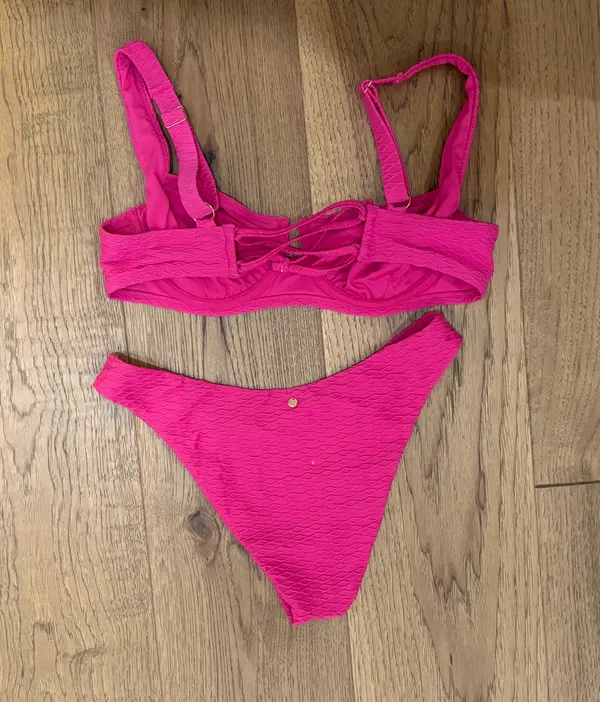 Victoria's Secret Underwire Bikini Top 36C + bottoms - Image 2