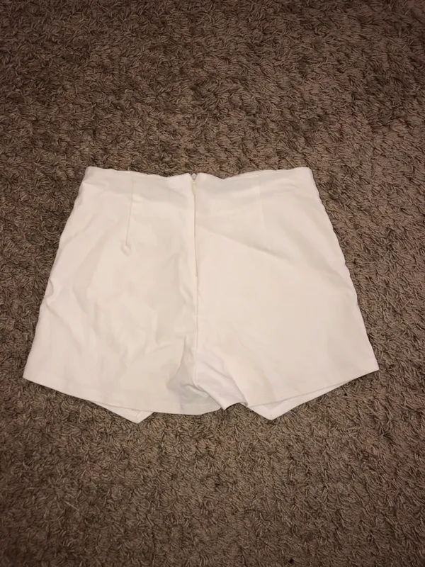 Amazing Lace White Floral Skort - Image 2