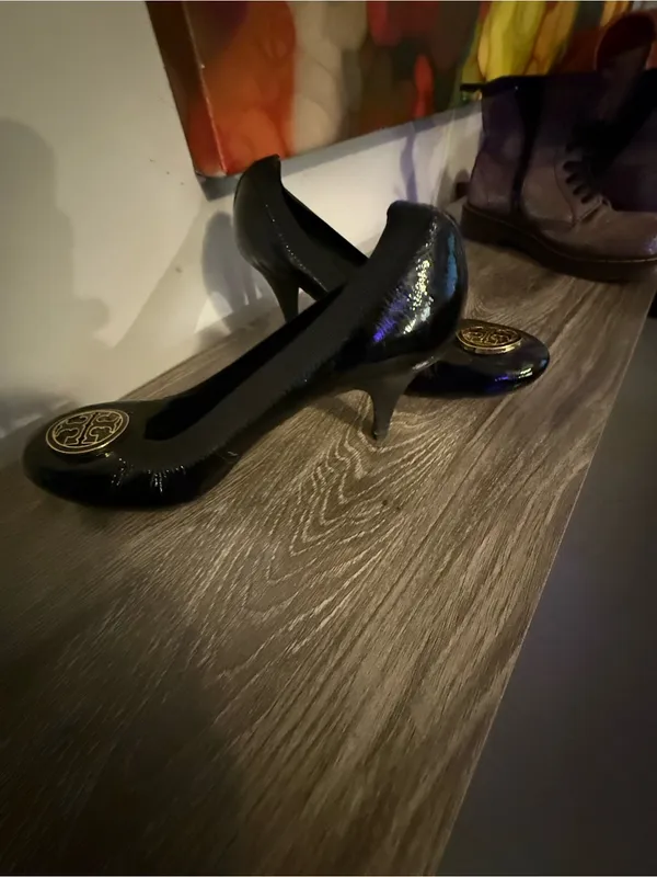 Tory Burch Black Patent Leather heels with Gold Logo Medallion - Image 2