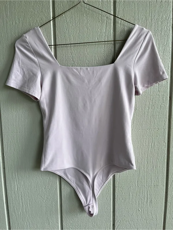 Aritzia Original Contour Manner Squareneck Bodysuit‎ Lilac Purple Size M - Image 5