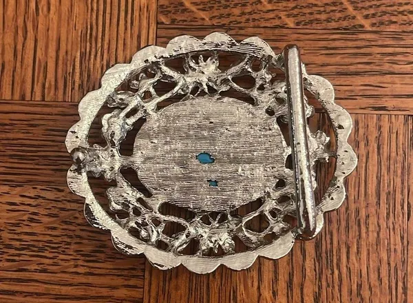 Metal belt buckle with a man-made stone - Image 2