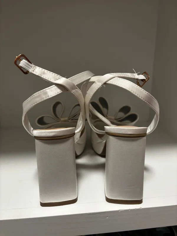Dream Paris white bow heels - Image 5
