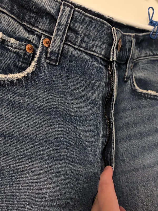 Gap jeans cheeky straight sky high raw hem size 28 / 6 NWT medium wash denim - Image 5