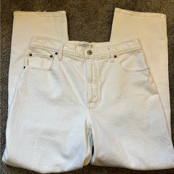 Abercrombie 90’s Straight High Rise Jeans - Image 2