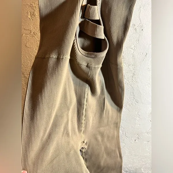 Free People Camel color tank bodysuit, ribbed, EUC size small, athleisure, yoga - Image 6