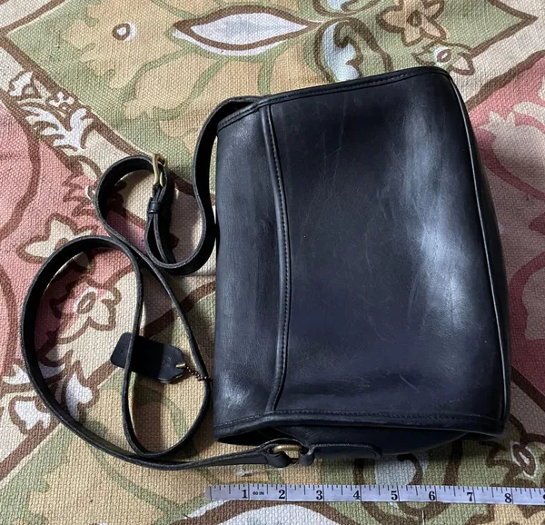Coach Vintage City Camera Pebbled Grain Leather Brass Hardware 9812 Messenger Crossbody Shoulder 90’s Minty baguette rectangle Black Bag Purse classic minimalist - Image 2