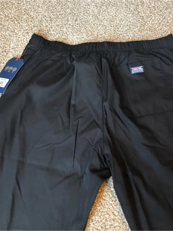 NEW Cherokee Professionals Scrubs Set, Modern Classic Black Size M (run big!!) - Image 11