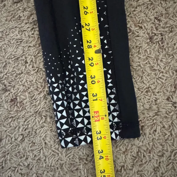 Lululemon Black Leggings with White Accents size 8 - Image 8