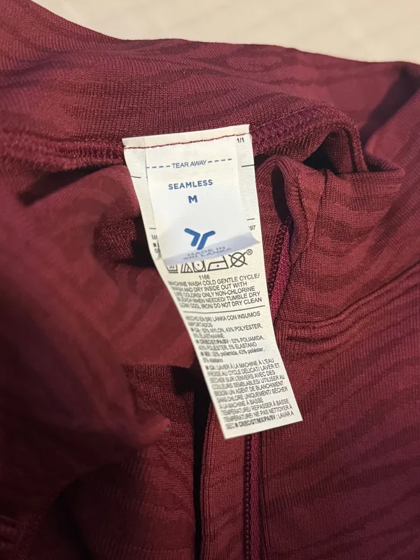Old Navy Seamless Jacquard Mock- Neck Half-Zip Top - Image 3
