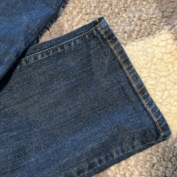 Levi’s Women’s 505 Straight Leg Jeans Dark Rinse Size 8 - Image 10