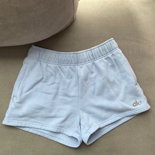 Alo Yoga Accolade Short Seashell Blue XS - Image 2