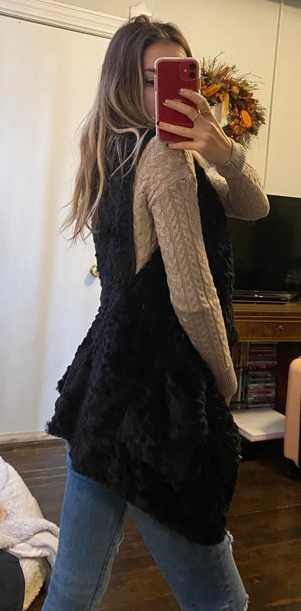 Black Fur Vest  - Image 5