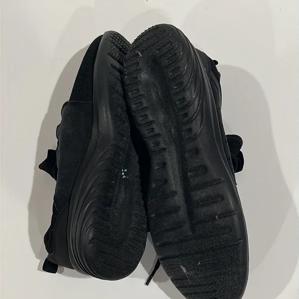 Gears all black sneakers Size 7.5 - Image 5