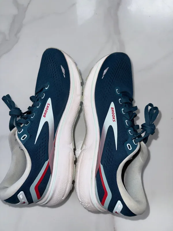 Brooks Navy Athletic Running Shoes with White and Red Accents - Image 6