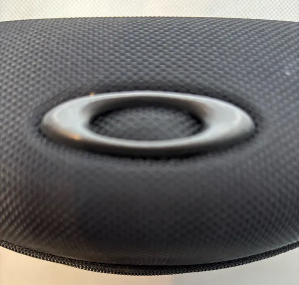 Oakley | Radar Array Soft Vault glasses case - Image 6