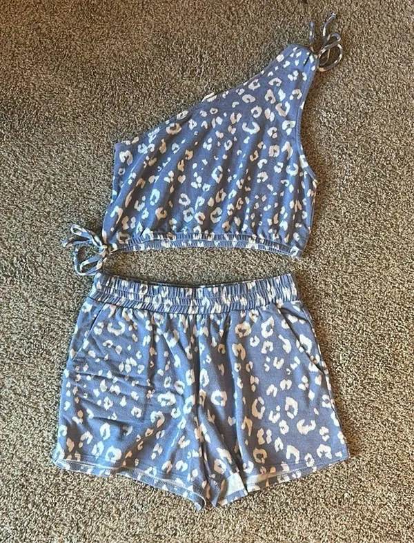 Le lis Blue Leopard Print One-Shoulder Top and Shorts Set - Image 2