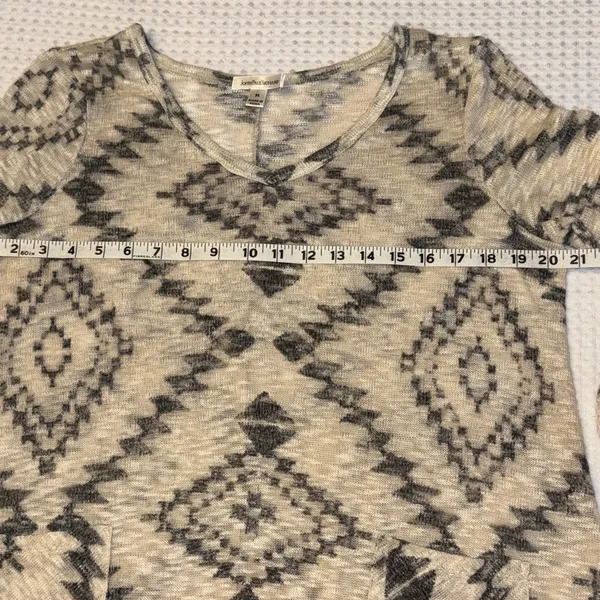 JohnPaulRichard M Southwest Boho Geometric Sweater Tan Gray Tunic Sharkbite Hem - Image 13