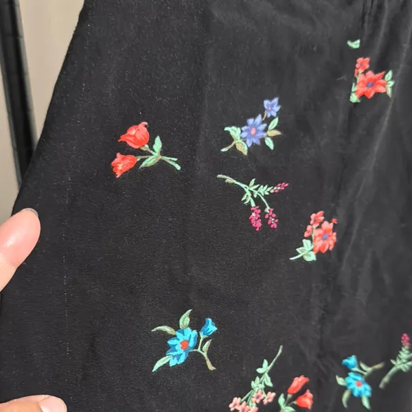 Old Navy Black Blouse with Floral Design - Image 5