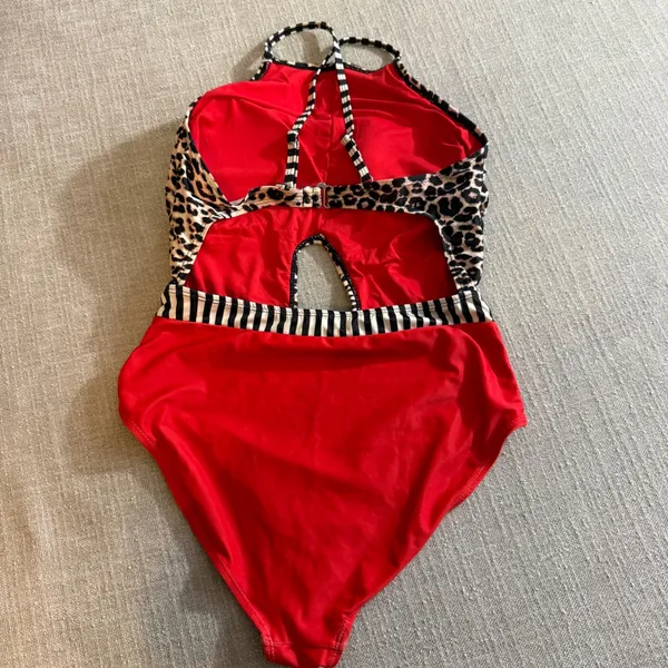 Leopard Print Cut Out‎ One Piece Swimsuit Red Bottom Striped Waistband Monokini - Image 2