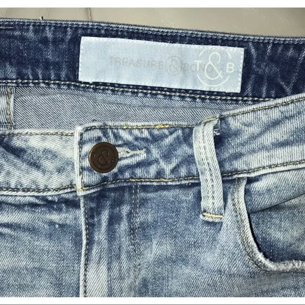 ✨ Treasure and Bond Cuffed Boyfriend Shorts✨ - Image 7
