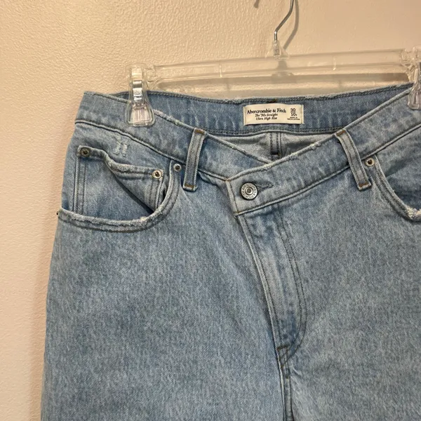 Abercrombie & Fitch | Curve Love Ultra High Rise 90s Straight Jeans‎ Size 30/10S - Image 8