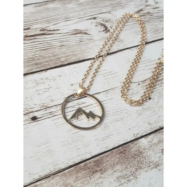 Mountain Outline Circle Charm Necklace Gold Tone - Brand New - Image 3