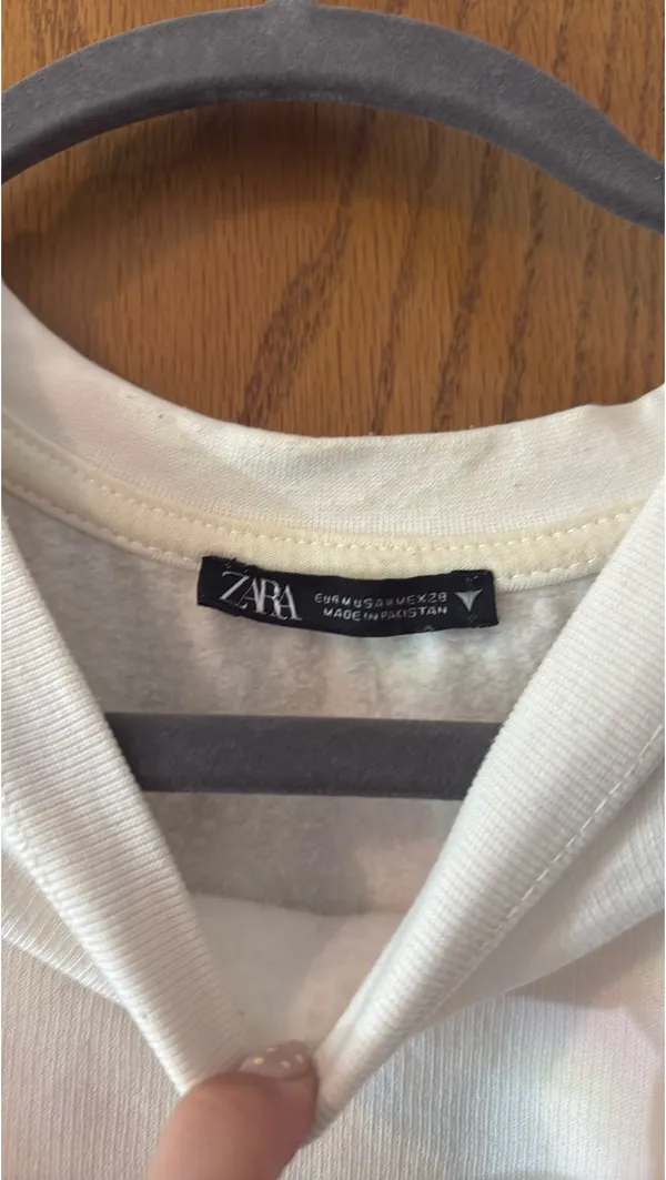 Cropped ZARA Crewneck - Image 2