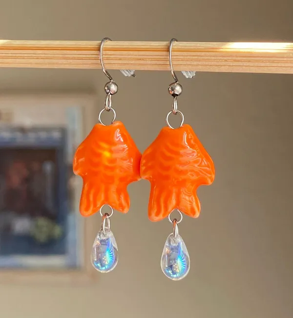 unique funky cute orange ceramic fish & Czech glass teardrop dangle earrings ⭐️🐟💕 - Image 3