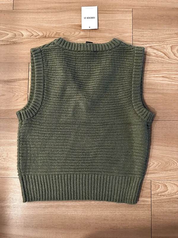 Forever 21 Sweater Vest Knit - Image 4