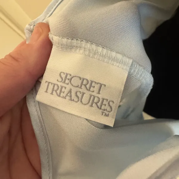 Vintage secret treasures Elegant light blue Embroidered Nightgown size large - Image 4
