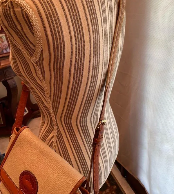 Dooney & Bourke All Weather Leather vintage bag - Image 5