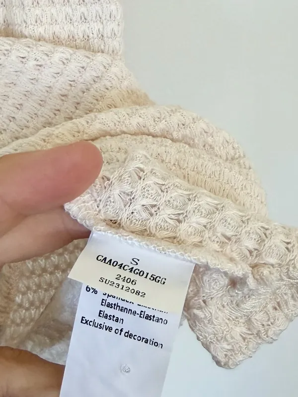 NWT Cupshe Apricot V-Neck Lace Top - Size: Small - Image 3