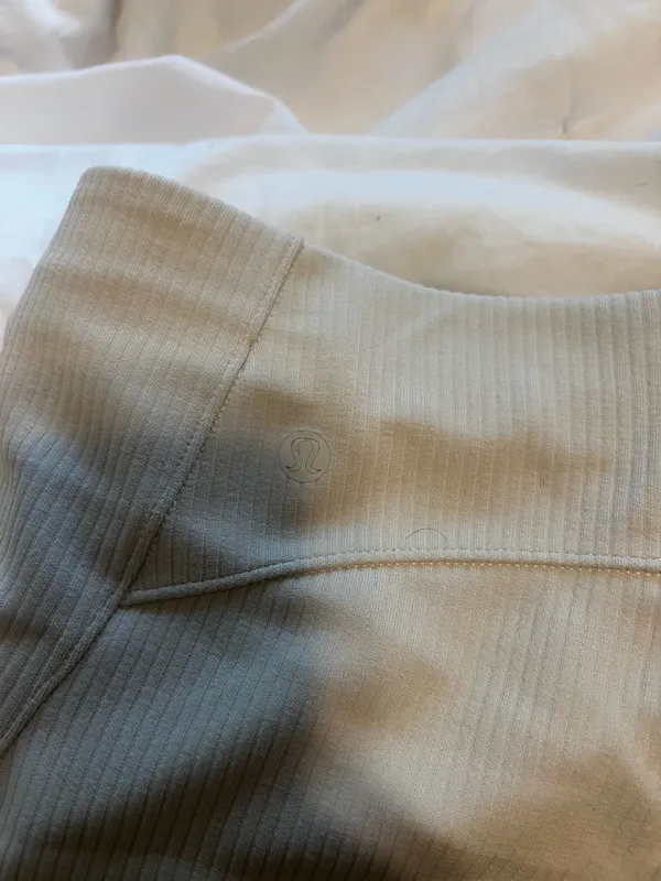 Lululemon Soft Stream High-Rise Shorts 2” - Image 5