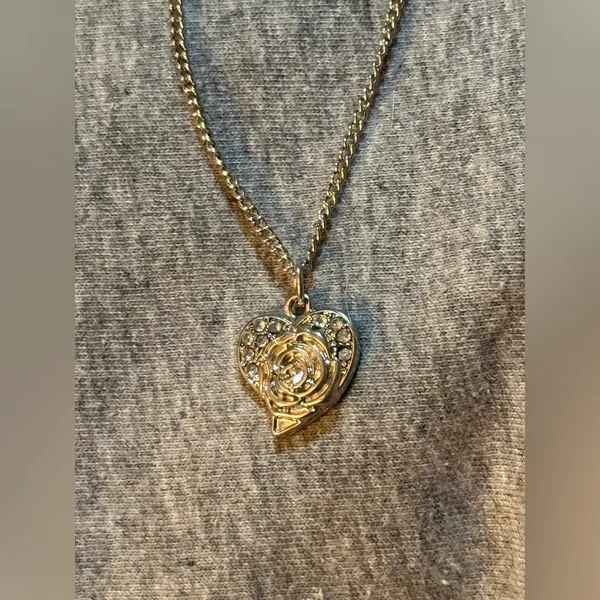 Arizona Jean Company Silver Heart Necklace - Image 3