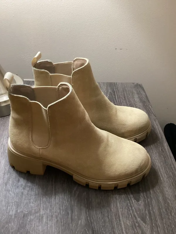 Steve Madden Howler Suede Lug Sole Chelsea Ankle Booties Taupe Size 9.5 - Image 2