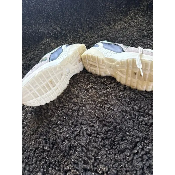 Qupid sneakers size 8 - Image 5