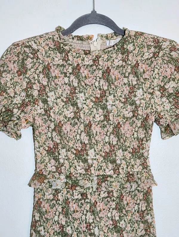 Karlie Green and Peach Floral Smocked Mini Dress Size Small - Image 3