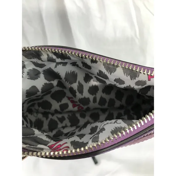Coach Poppy Patent Leather Wristlet in Mauve Purple EUC - Image 4