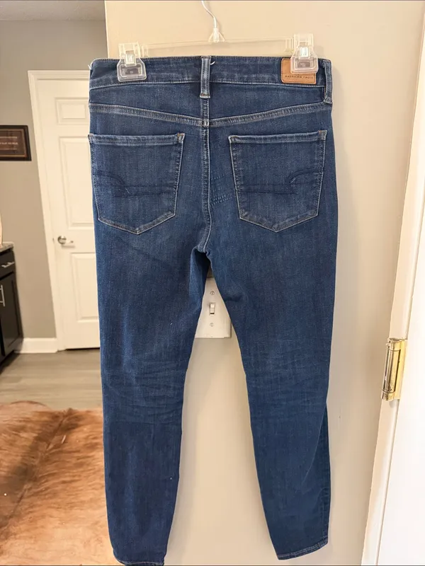 American Eagle High Rise Distressed Jegging - Size 6R - Image 7