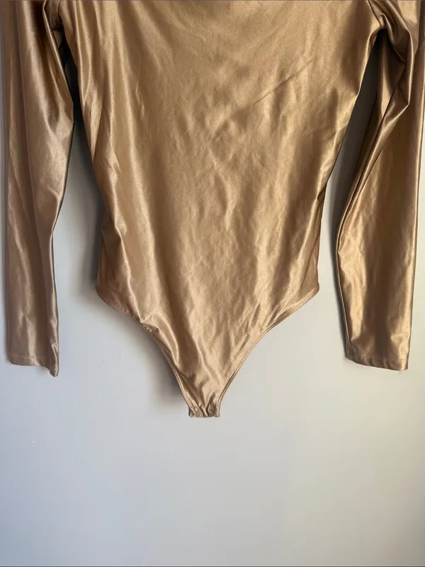 Aritzia Babaton Bodysuit Satinette Squareneck Longsleeve Medium - Image 4