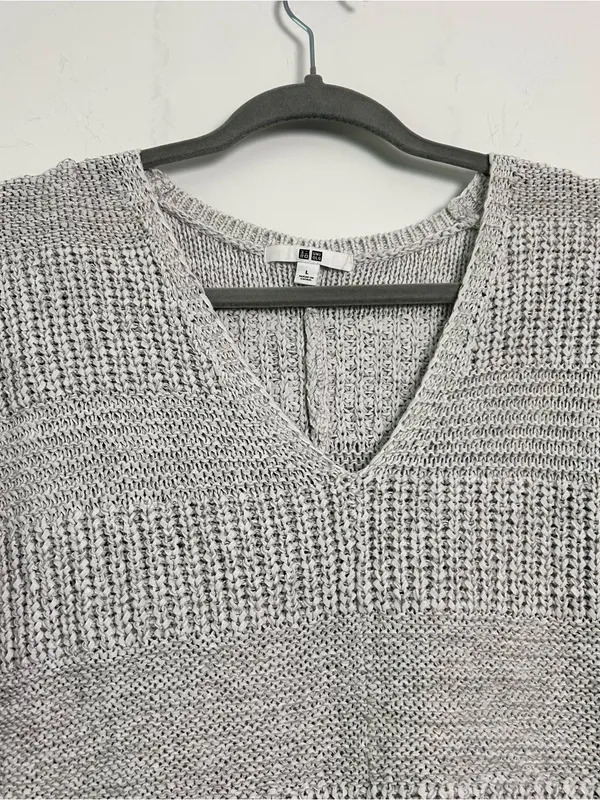 Uniqlo|Light Gray V-Neck Short Sleeve Knit Sweater sz L - Image 3