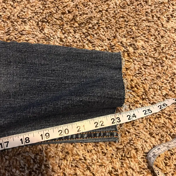 Old Navy Women Boyfriend Straight Jeans Distressed Frayed Hem Dark‎ Wash Size 2 - Image 6