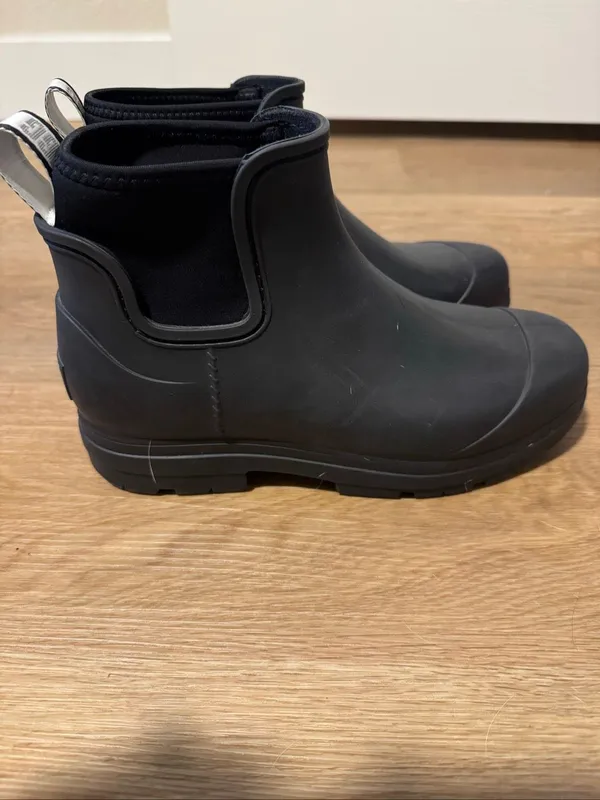 UGG Droplet Black Waterproof Chelsea Rain Boots Women’s Size 8 - Image 4