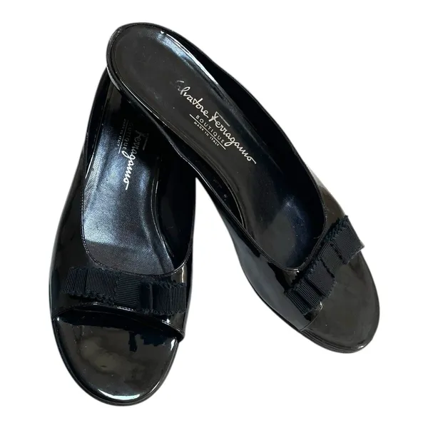 Salvatore Ferragamo Vara Bow Slides 8 Black Patent Leather Elegant Designer Sandals - Image 2