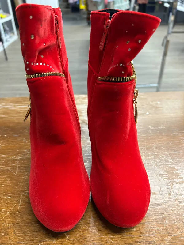 Red Velvet Ankle Boots With Gemstone - Image 3