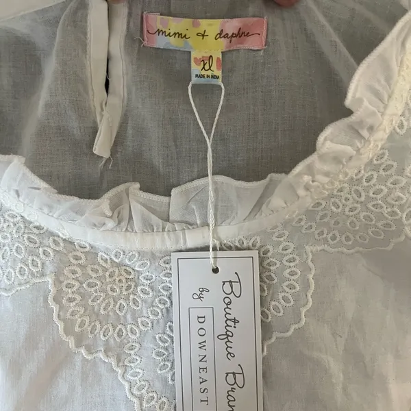 Mimi & Daphne White Eyelit Ruffle Neck Blouse Size XL NWT - Image 3