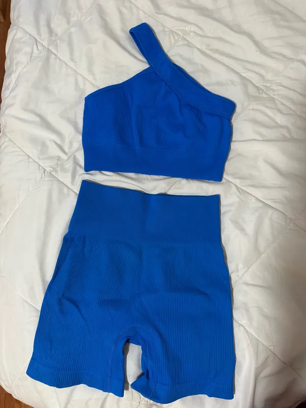 Amazon Workout Set - Image 3