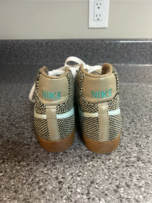Nike Retro Vintage Blazers Women's Mid-Top Sneakers in Beige & Mint - Image 4