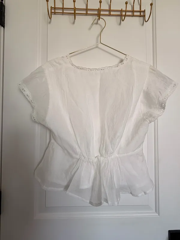 Selfie Leslie Azura Scalloped White Lace Trim Peplum Top - Image 9