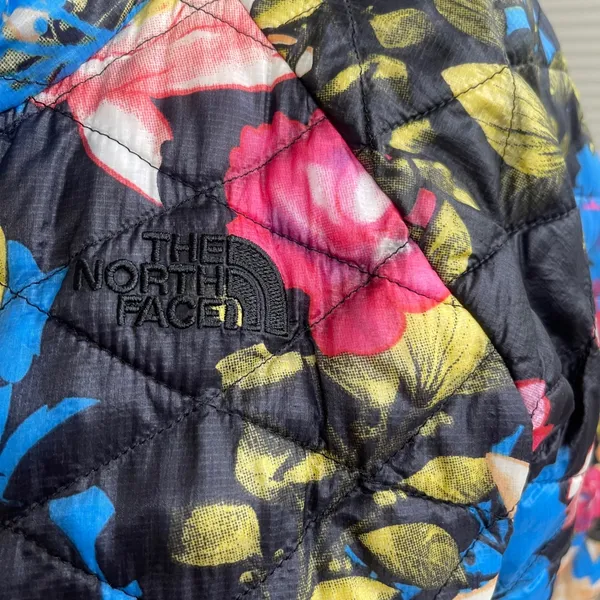 The North Face Thermoball Floral Quilted Puffer Jacket Black Multi Womens Small - Image 3
